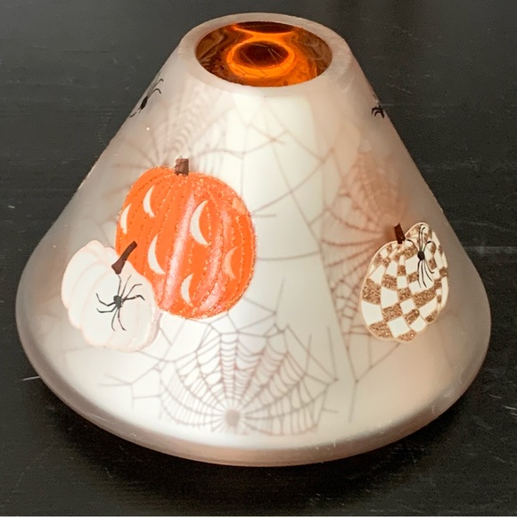 Yankee Candle Flicker Spider Pumpkin Glass Halloween Candle Shade - Retired - Picture 1 of 10